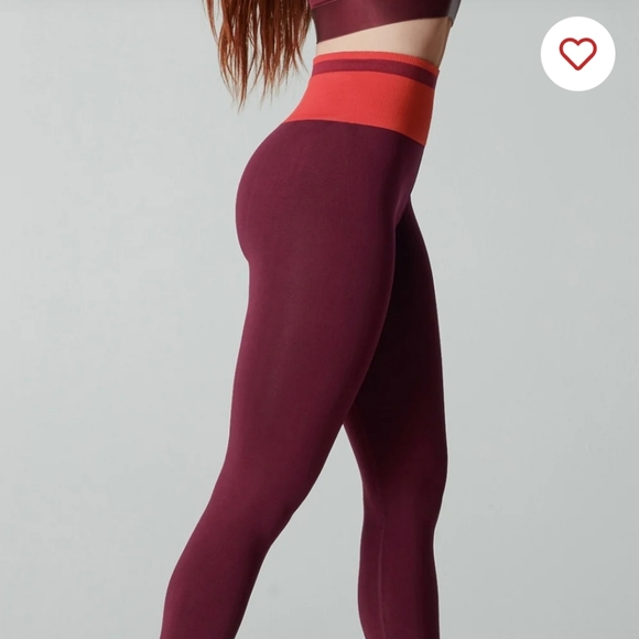NWOT Fabletics set - Picture 3 of 5